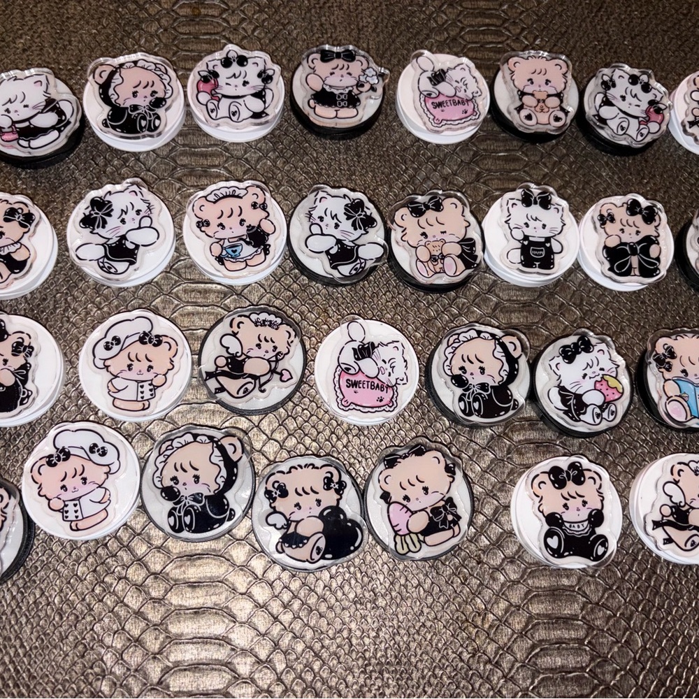 Mikko illustrations pop sockets! Mousse and latte! So super cute! New!